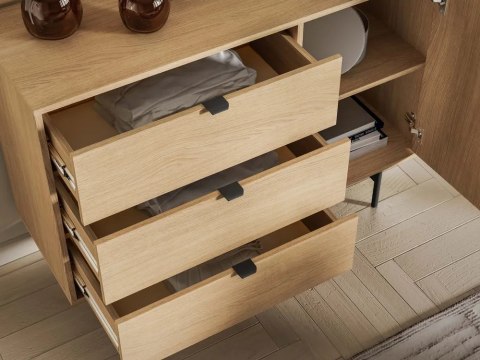 Reynos 04 komoda - dąb Mavelie z czarnymi detalami