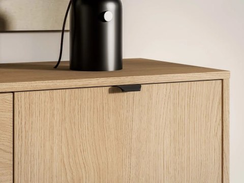 Reynos 05 komoda szeroka - dąb Mavelie z czarnymi detalami